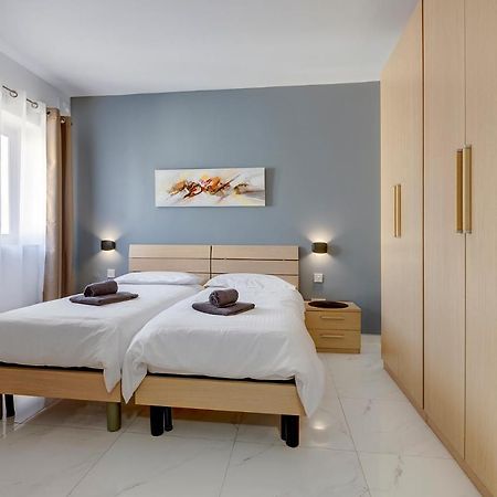 Apartament Chic 2Br Penthouse Steps From The Promenade Sliema Zewnętrze zdjęcie