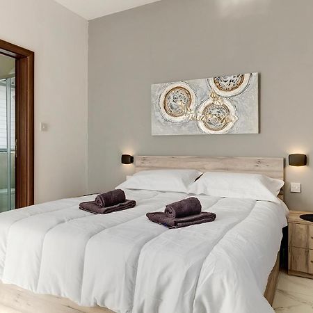 Apartament Chic 2Br Penthouse Steps From The Promenade Sliema Zewnętrze zdjęcie