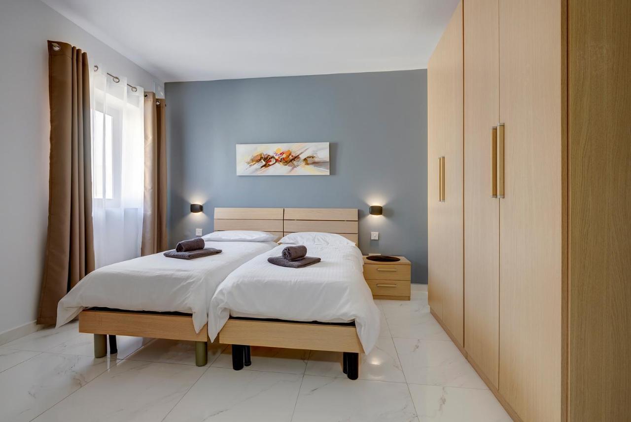 Apartament Chic 2Br Penthouse Steps From The Promenade Sliema Zewnętrze zdjęcie