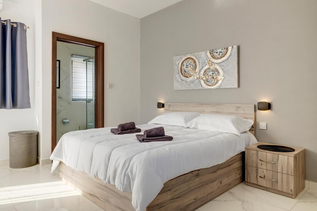 Apartament Chic 2Br Penthouse Steps From The Promenade Sliema Zewnętrze zdjęcie