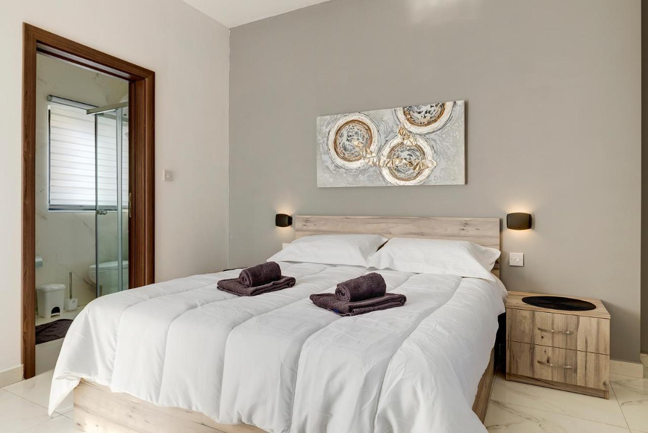 Apartament Chic 2Br Penthouse Steps From The Promenade Sliema Zewnętrze zdjęcie