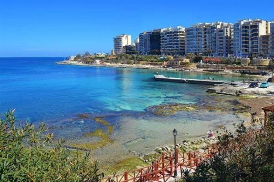 Apartament Chic 2Br Penthouse Steps From The Promenade Sliema Zewnętrze zdjęcie