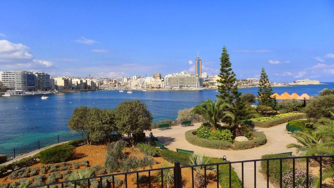 Apartament Chic 2Br Penthouse Steps From The Promenade Sliema Zewnętrze zdjęcie