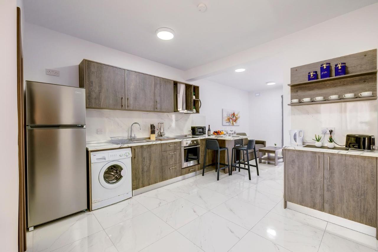Apartament Chic 2Br Penthouse Steps From The Promenade Sliema Zewnętrze zdjęcie