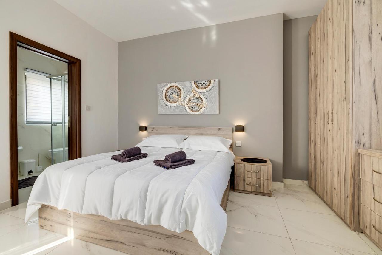 Apartament Chic 2Br Penthouse Steps From The Promenade Sliema Zewnętrze zdjęcie