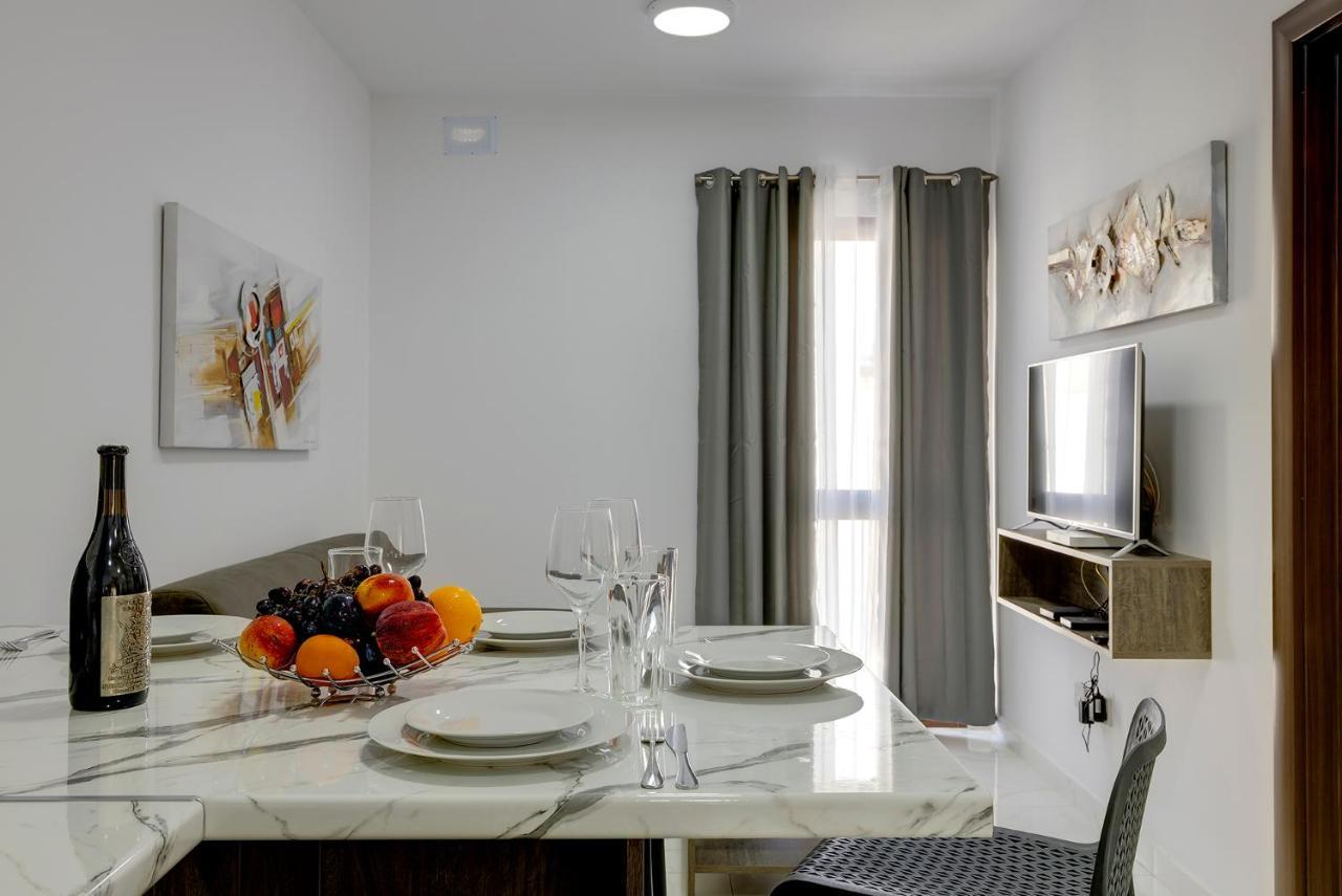 Apartament Chic 2Br Penthouse Steps From The Promenade Sliema Zewnętrze zdjęcie