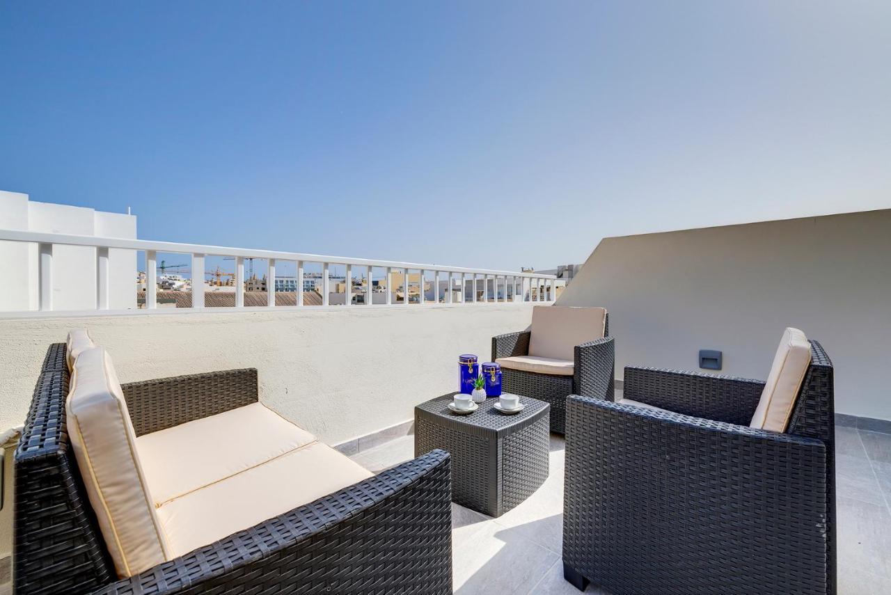 Apartament Chic 2Br Penthouse Steps From The Promenade Sliema Zewnętrze zdjęcie