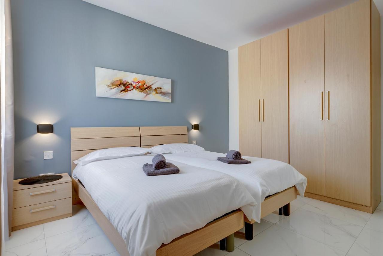 Apartament Chic 2Br Penthouse Steps From The Promenade Sliema Zewnętrze zdjęcie